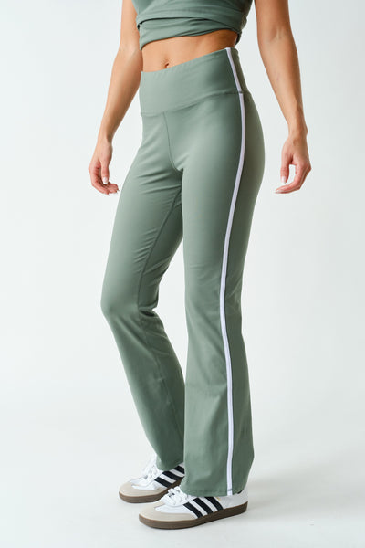 Sculpted High-Waist Flare Legging