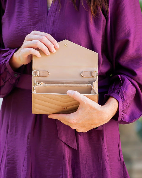 Carlington Clutch/Crossbody Saddle Vq