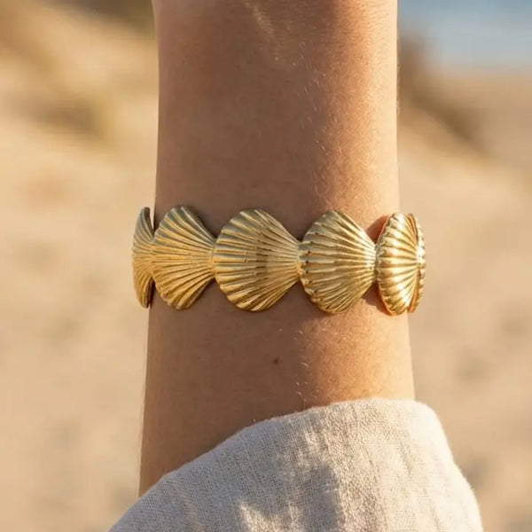Ridged Clam Sea Shell Cuff