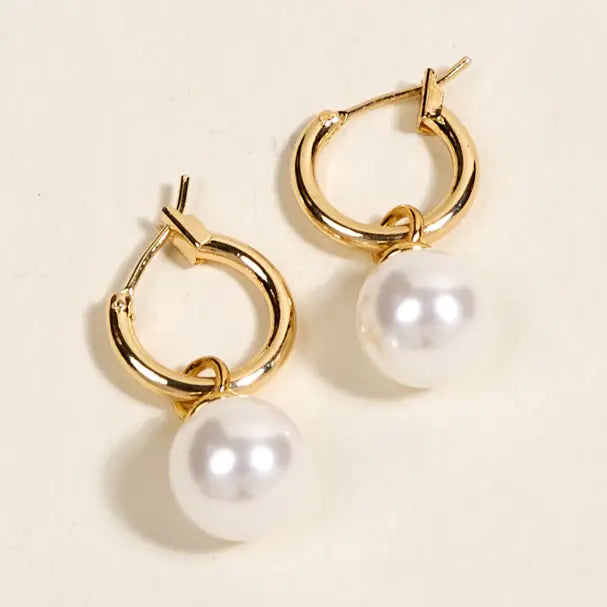 Standout Earrings–Dainty Pearl